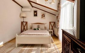 5 LvApart дві кім ізольовані і кухня- студія з балконом тиха центр